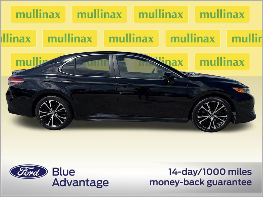 Used 2018 Toyota Camry SE image 2