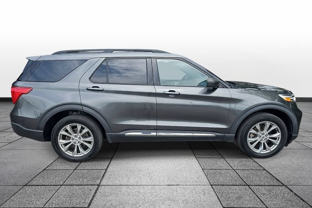 Certified 2020 Ford Explorer XLT w/ Equipment Group 202A AWD/4WD image 4