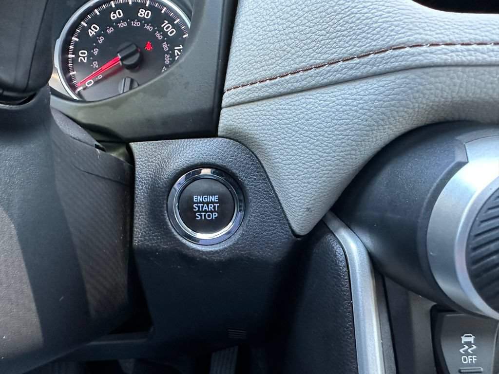 Used 2022 Toyota RAV4 XLE Premium FWD image 33