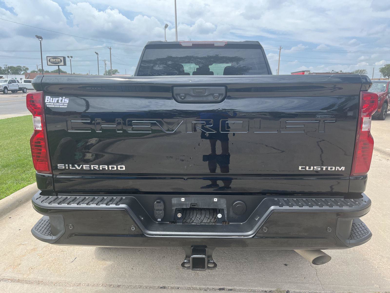 Used 2024 Chevrolet Silverado 2500 Custom w/ Custom Value Package AWD/4WD image 9