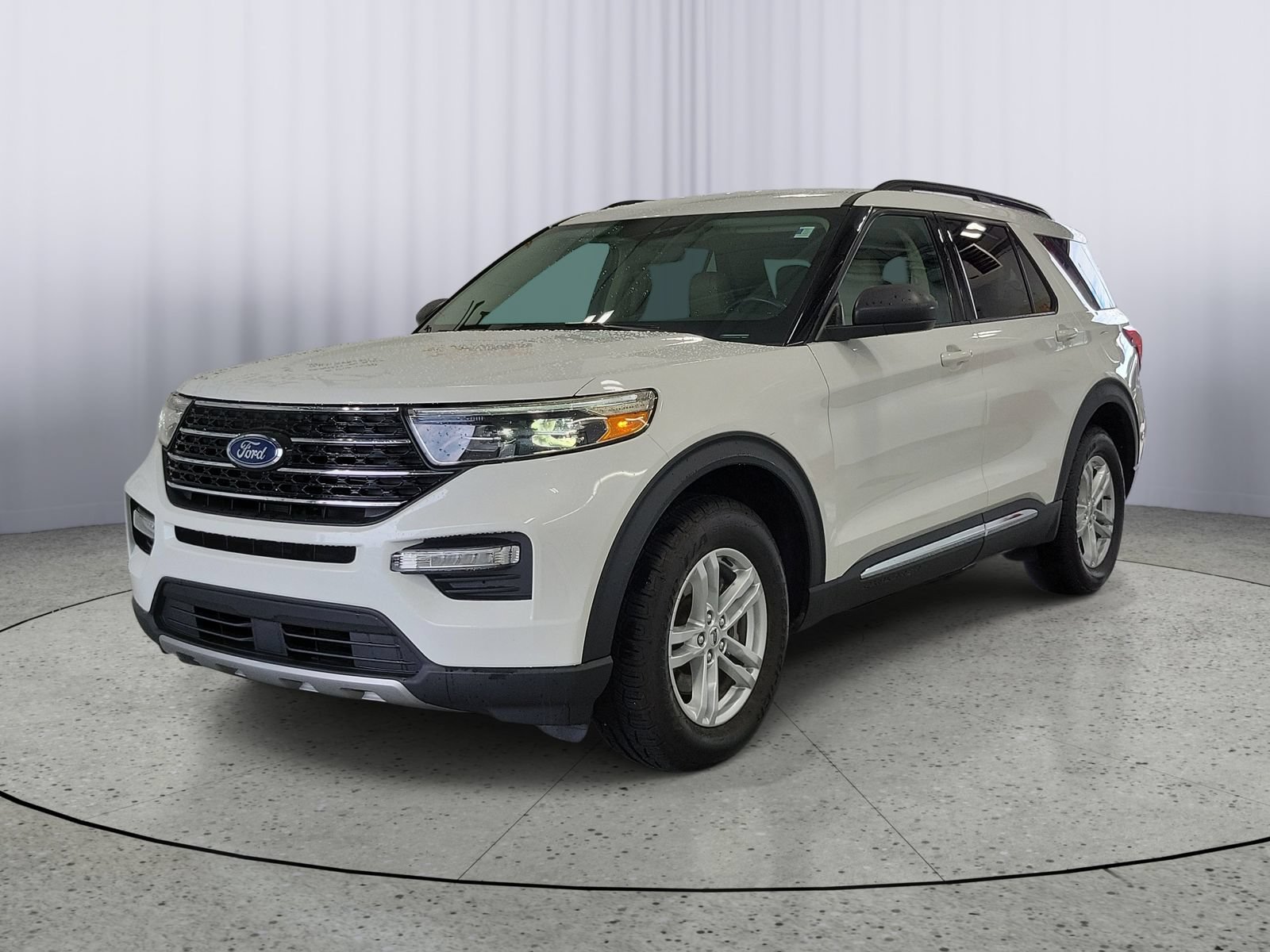 Certified 2020 Ford Explorer XLT w/ Equipment Group 202A AWD/4WD image 4