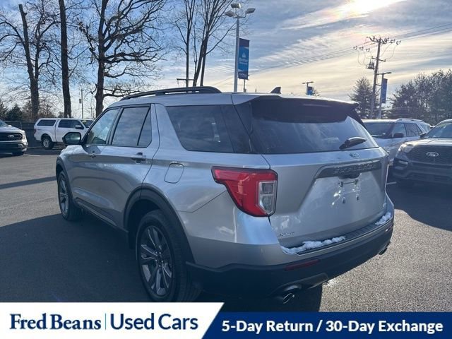 Certified 2022 Ford Explorer XLT w/ Equipment Group 202A image 3