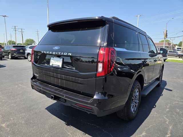 Certified 2025 Ford Expedition Active AWD/4WD image 5