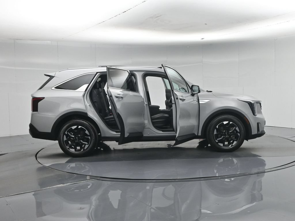 Used 2025 Kia Sorento S w/ Panoramic Sunroof Package FWD image 5