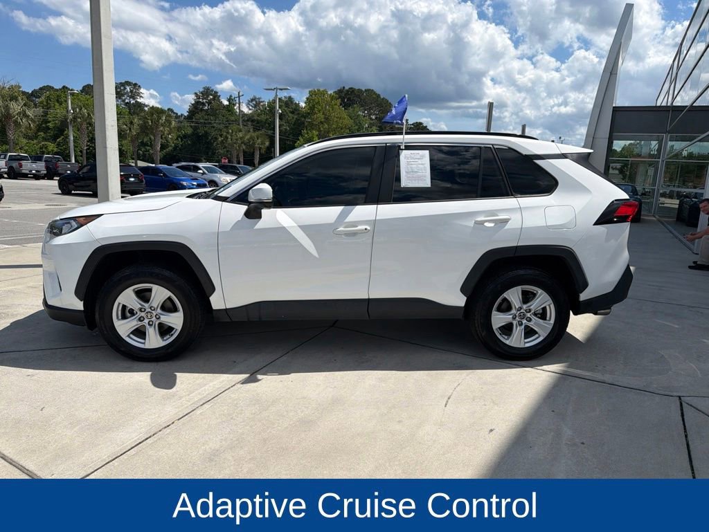 Used 2021 Toyota RAV4 XLE w/ Convenience Package FWD image 5