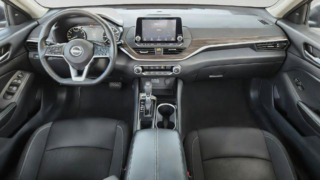 Used 2024 Nissan Altima 2.5 SV FWD image 23
