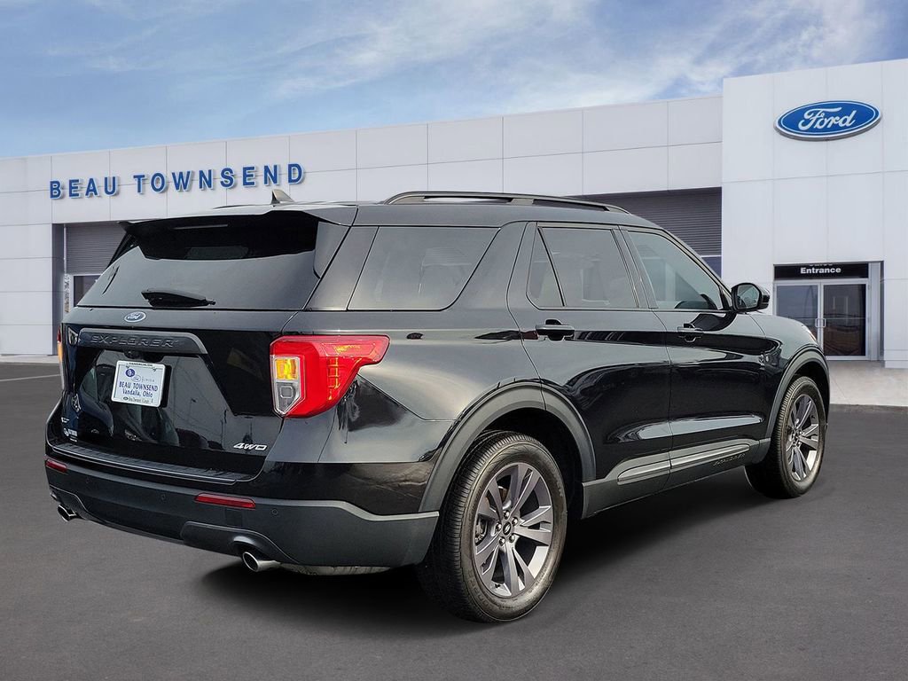 Certified 2022 Ford Explorer XLT w/ Equipment Group 202A image 5