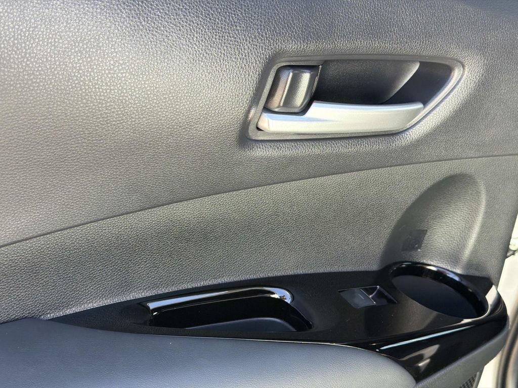 Used 2025 Toyota Corolla SE w/ SE Package FWD image 20