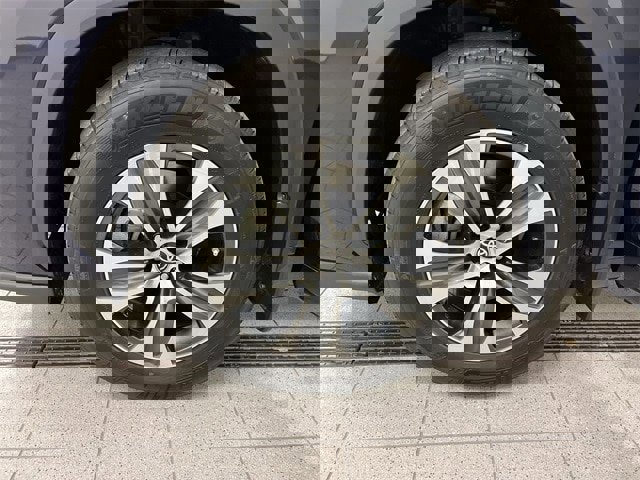 Used 2024 Toyota Highlander XLE image 11