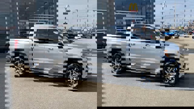 Used 2019 GMC Sierra 1500 SLT w/ SLT Premium Plus Package image 3