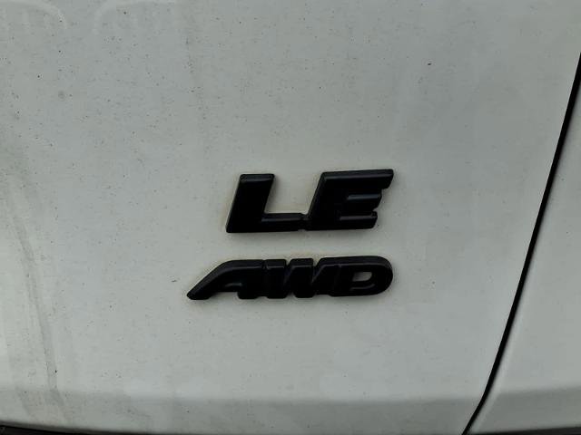 Used 2021 Toyota RAV4 LE AWD/4WD image 9