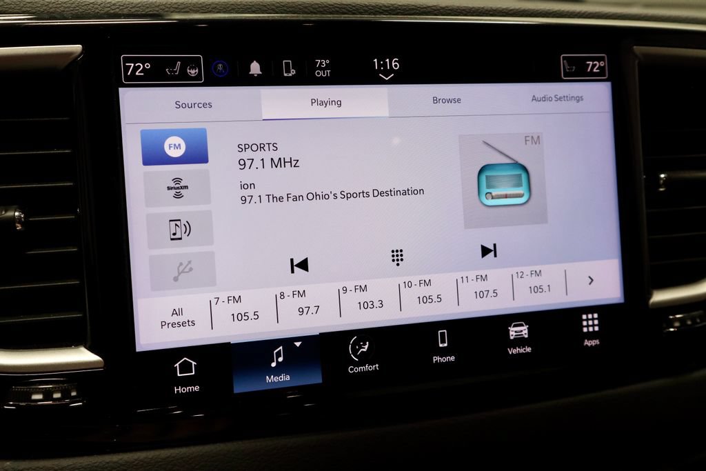 Used 2024 Chrysler Pacifica Touring-L FWD image 3