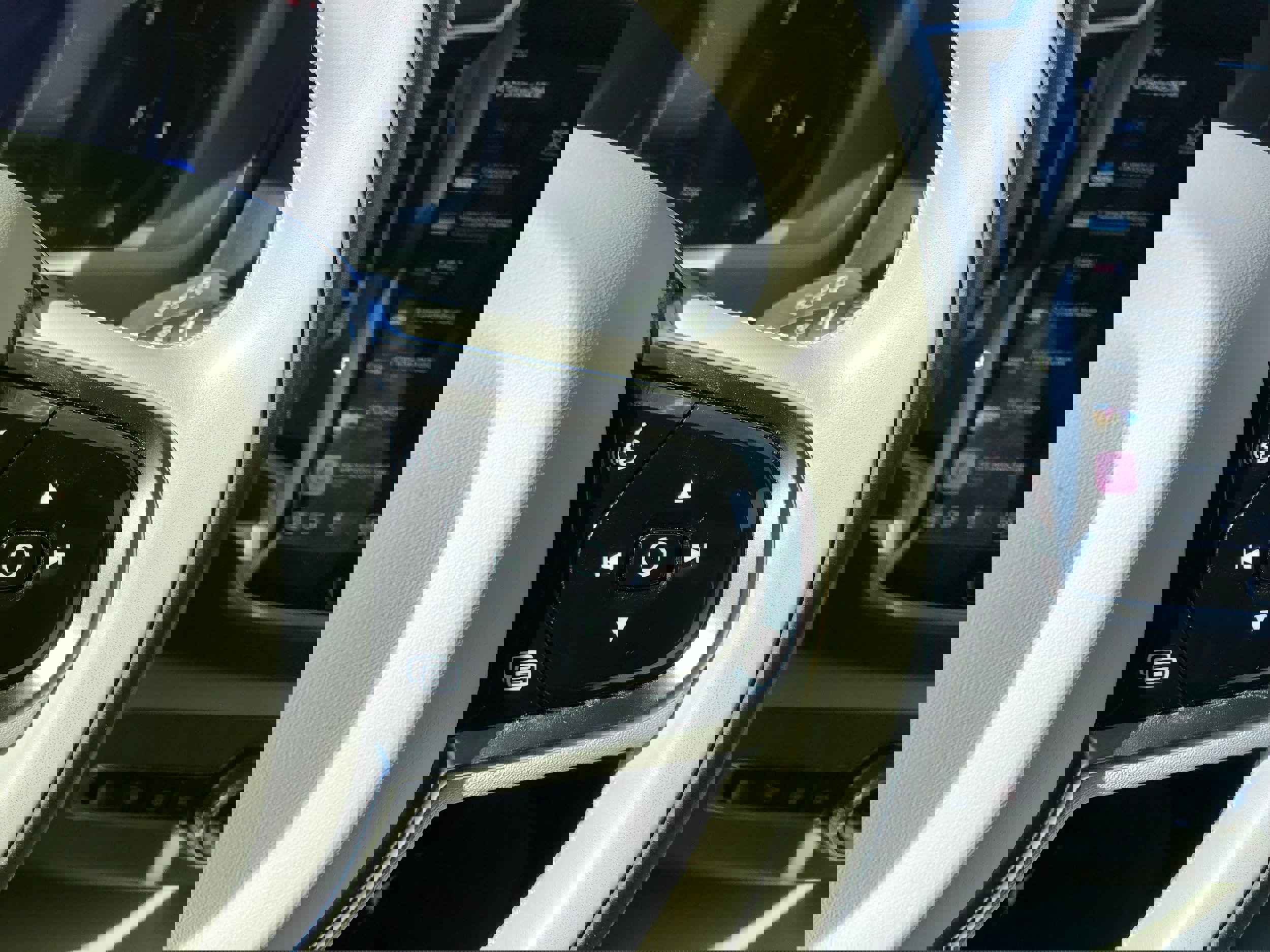 Used 2023 Volvo XC90 B6 Plus image 17