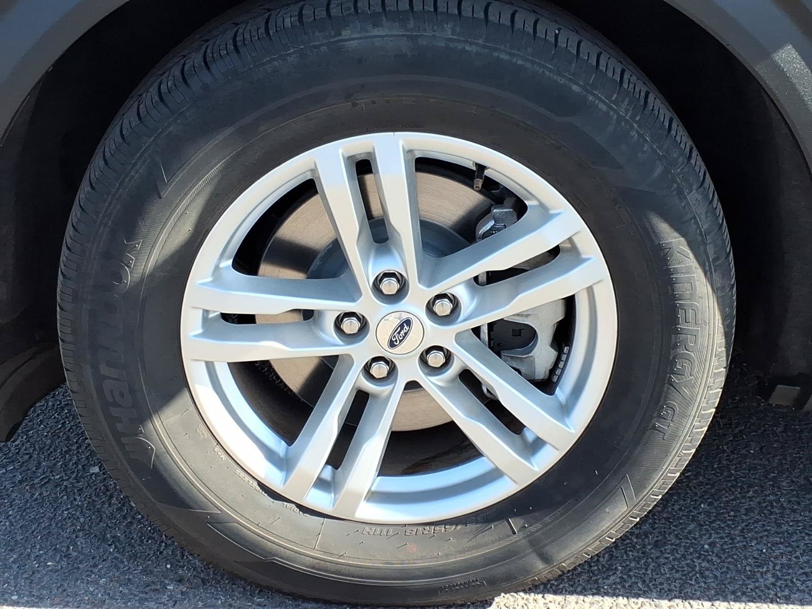 Certified 2023 Ford Explorer XLT w/ Equipment Group 202A RWD image 9
