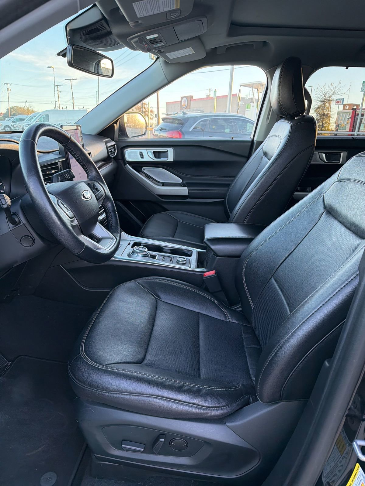 Certified 2022 Ford Explorer Limited w/ Limited Technology Package image 11