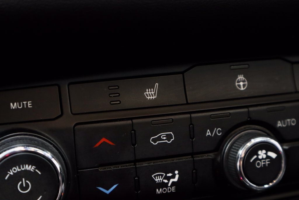 Used 2021 Dodge Durango SXT AWD/4WD image 4