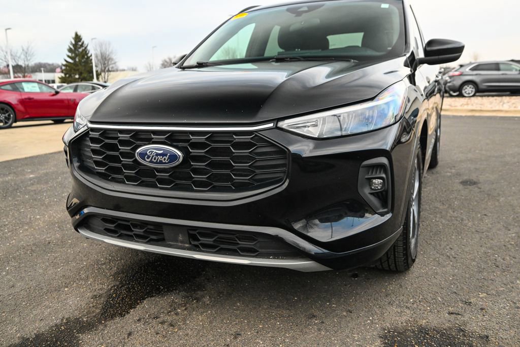 Certified 2023 Ford Escape ST-Line Select w/ Tech Pack #1 image 2