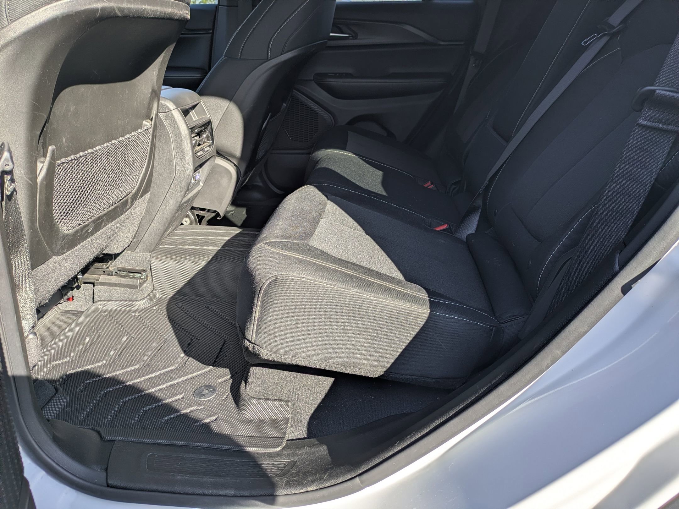 Used 2025 Jeep Grand Cherokee Laredo w/ Luxury Tech Group I image 25