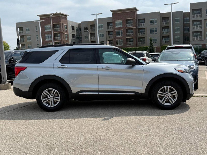 Certified 2022 Ford Explorer XLT image 2