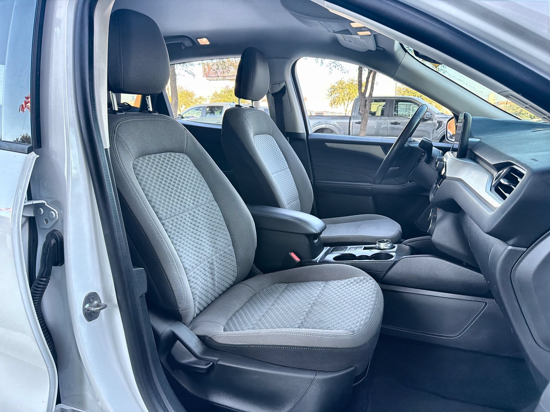 Certified 2022 Ford Escape SE w/ SE Sport Appearance Package FWD image 23