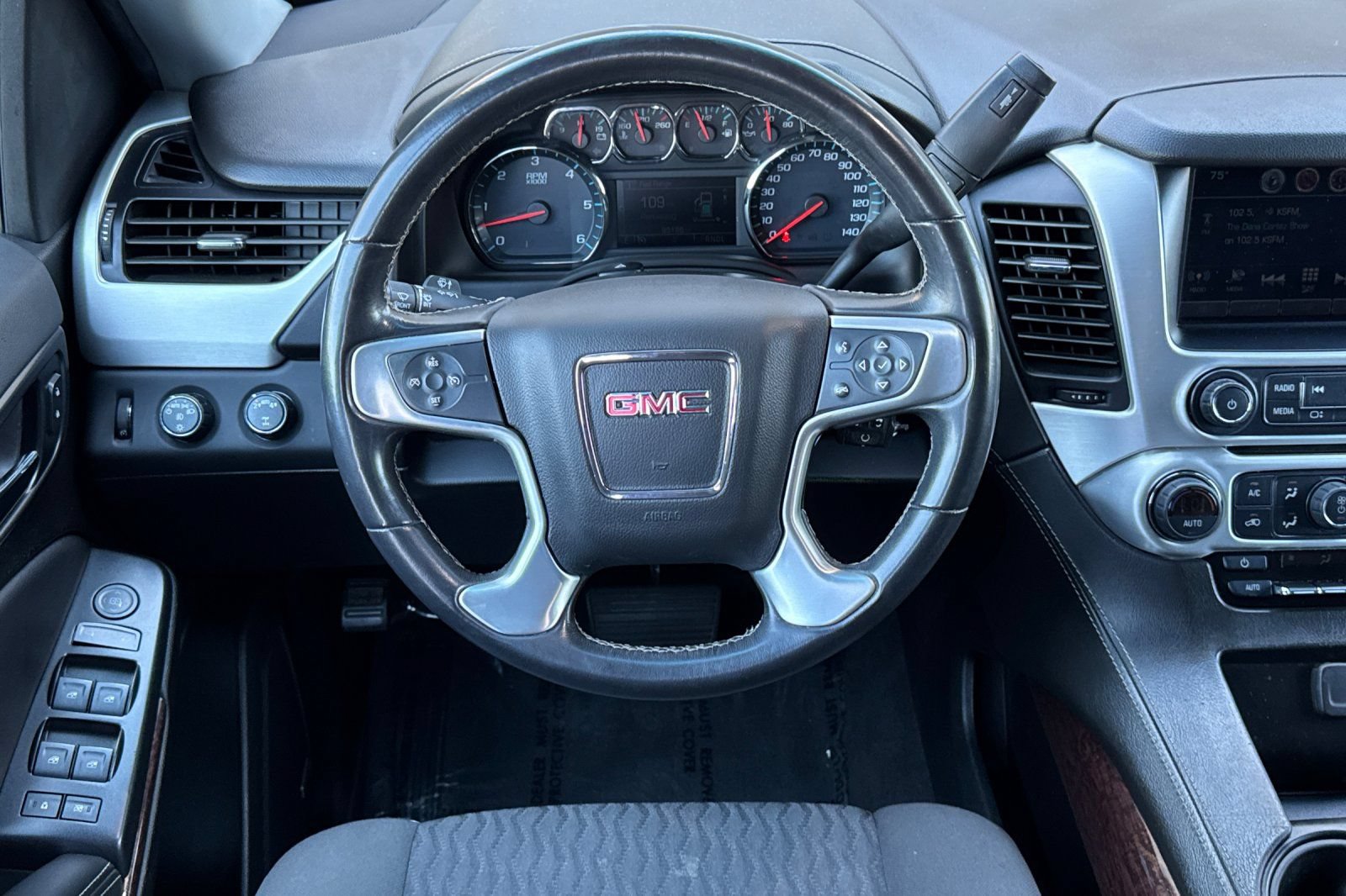Used 2020 GMC Yukon SLE w/ SLE Value Package AWD/4WD image 18