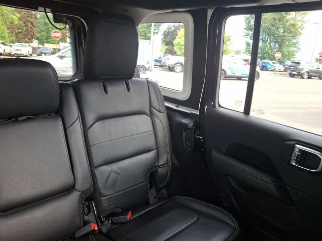 Used 2018 Jeep Wrangler Unlimited Sahara w/ Dual Top Group AWD/4WD image 14