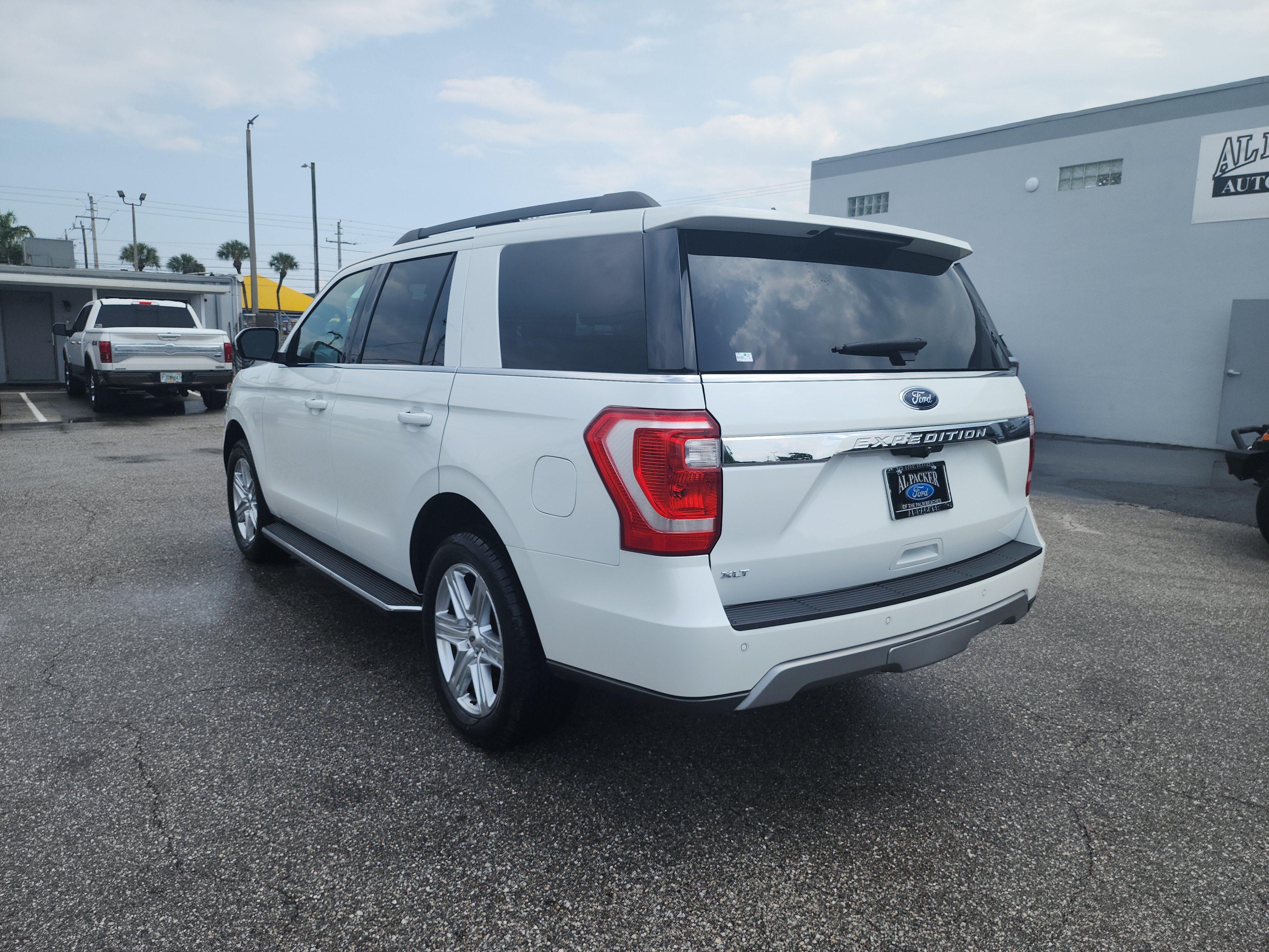 Certified 2020 Ford Expedition XLT w/ Equipment Group 202A RWD image 3