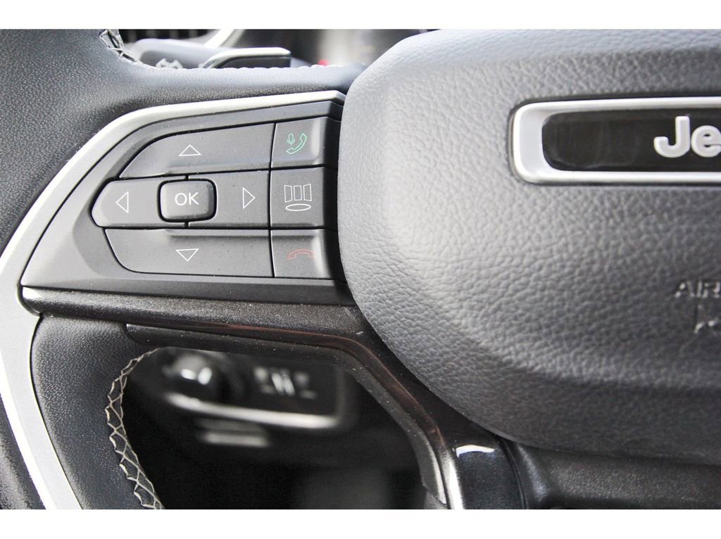 Used 2023 Jeep Grand Cherokee L Laredo AWD/4WD image 20