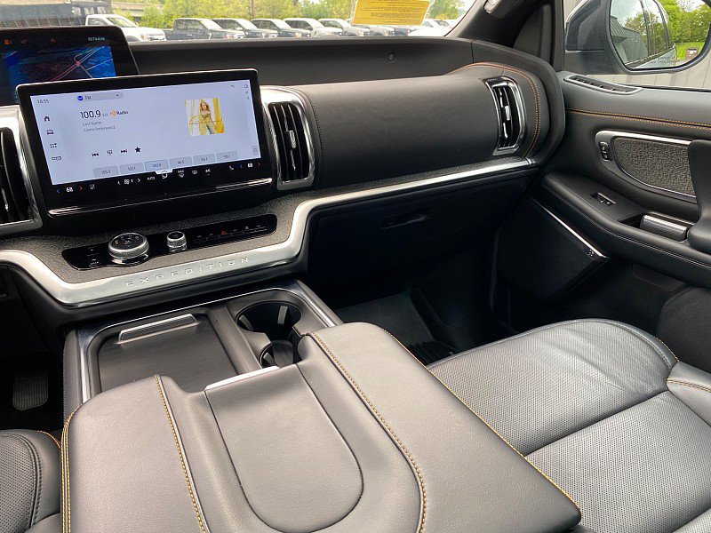 Certified 2025 Ford Expedition Tremor AWD/4WD image 22