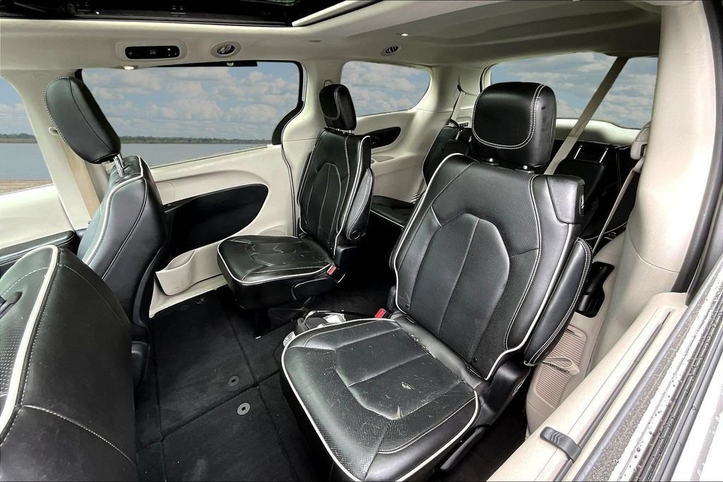 Used 2022 Chrysler Pacifica Limited AWD/4WD image 24