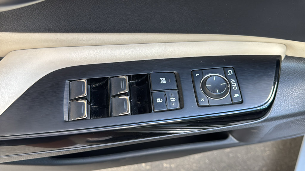 Used 2023 Lexus ES 300h w/ Premium Package FWD image 19