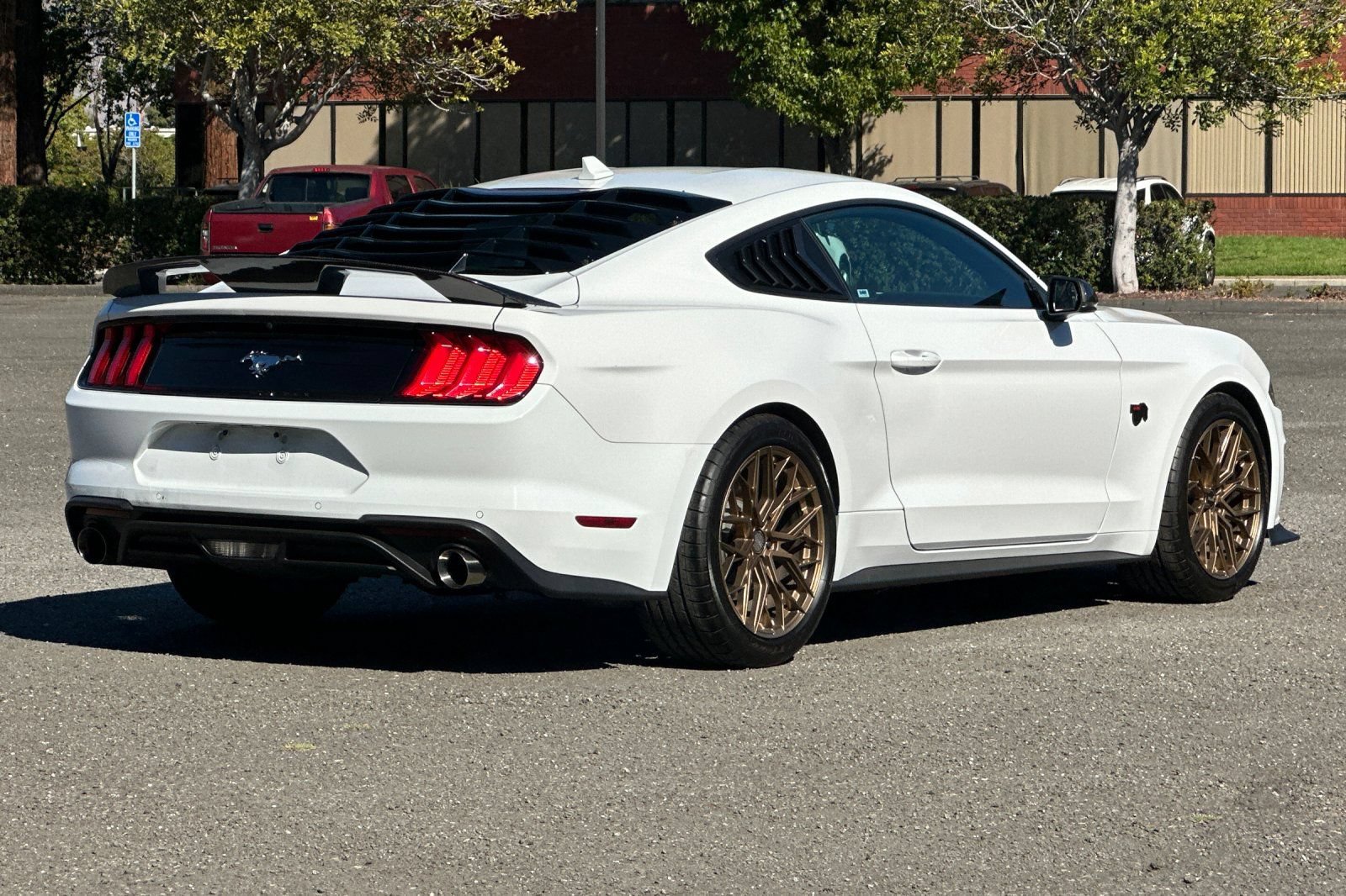 Certified 2020 Ford Mustang Premium RWD image 3
