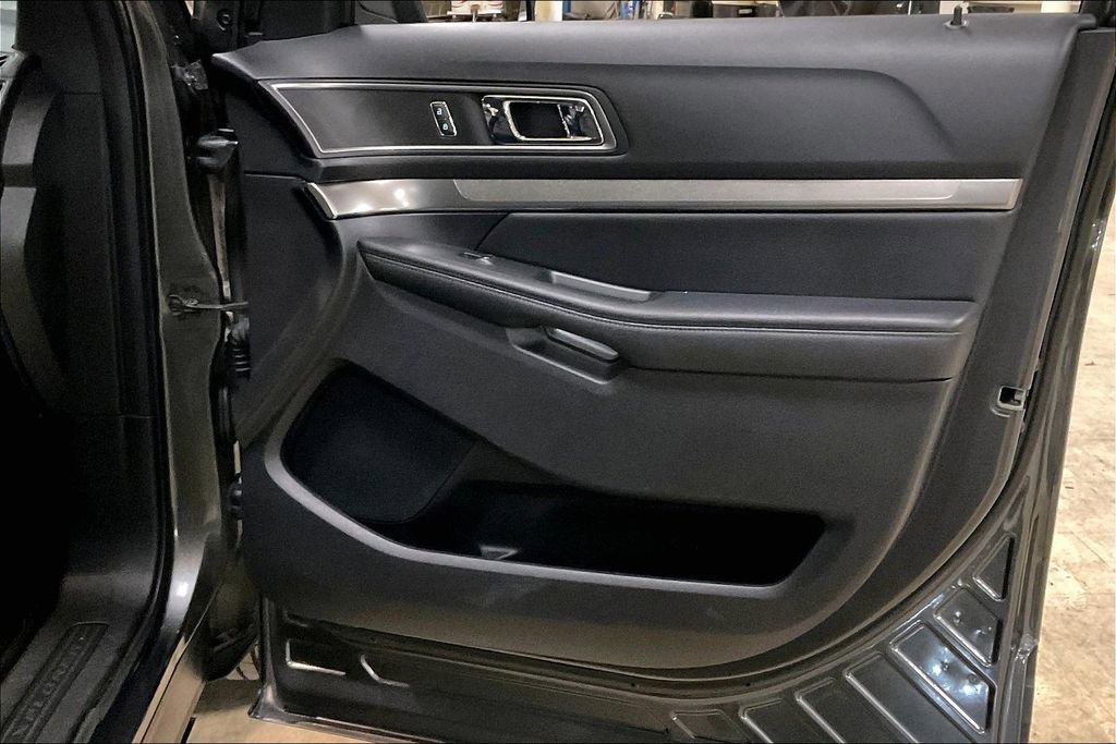 Certified 2018 Ford Explorer XLT w/ Equipment Group 202A AWD/4WD image 23