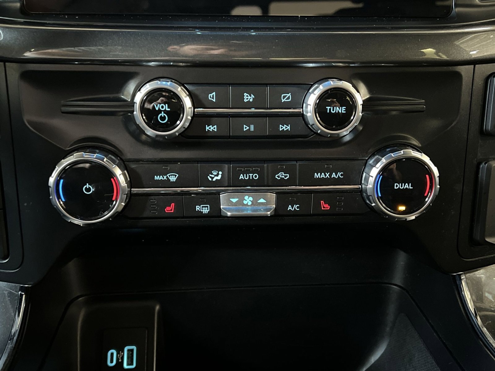 Certified 2022 Ford F150 XLT w/ Equipment Group 302A High image 20