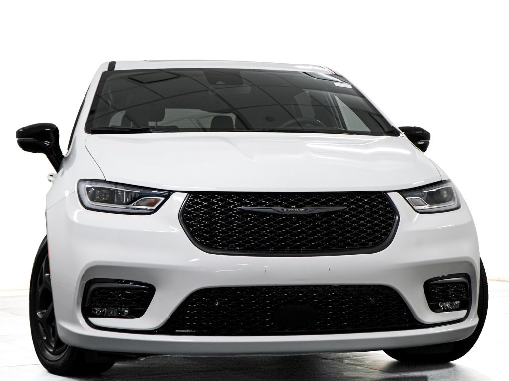 Used 2023 Chrysler Pacifica Limited w/ S Appearance Package FWD image 3