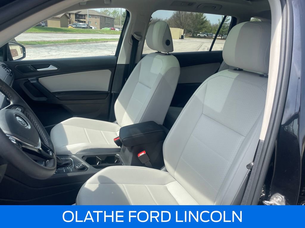 Used 2021 Volkswagen Tiguan SE w/ Panoramic Sunroof Package image 11