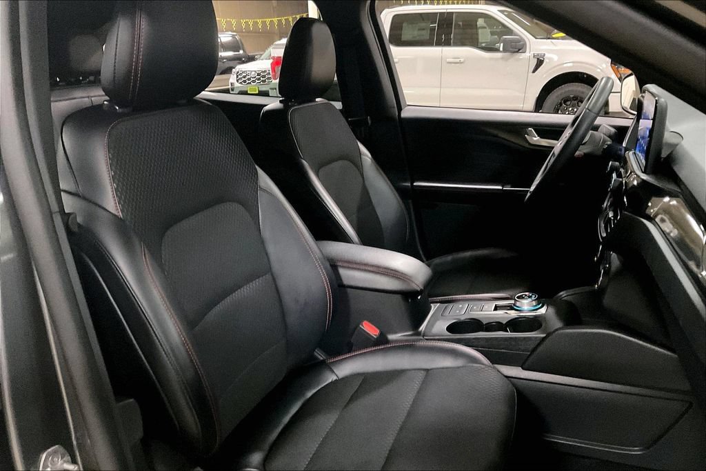 Certified 2025 Ford Escape ST-Line AWD/4WD image 7