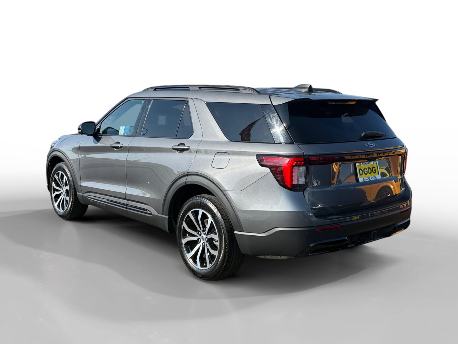 Certified 2025 Ford Explorer ST-Line AWD/4WD image 3