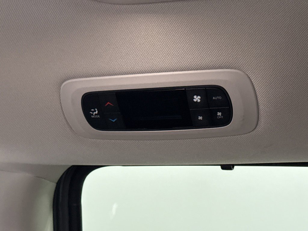 Used 2023 Chrysler Pacifica Touring-L image 29