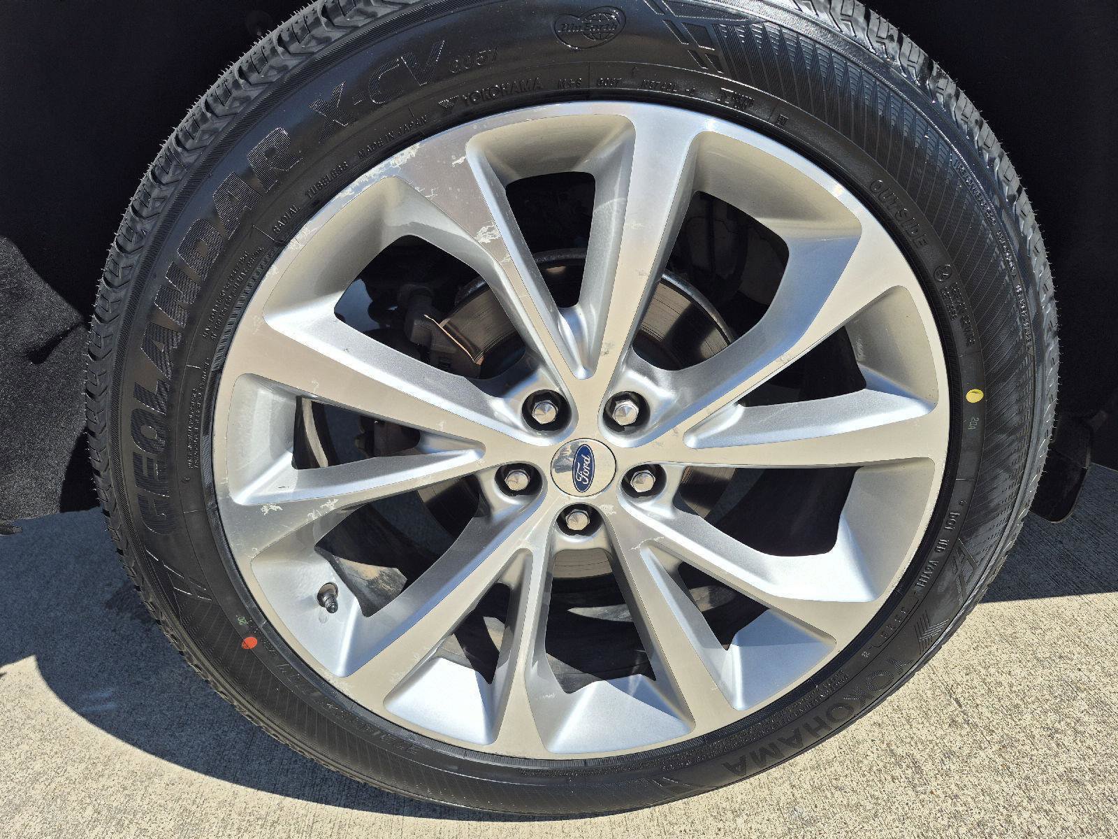 Certified 2021 Ford Explorer Platinum w/ Equipment Group 601A image 10