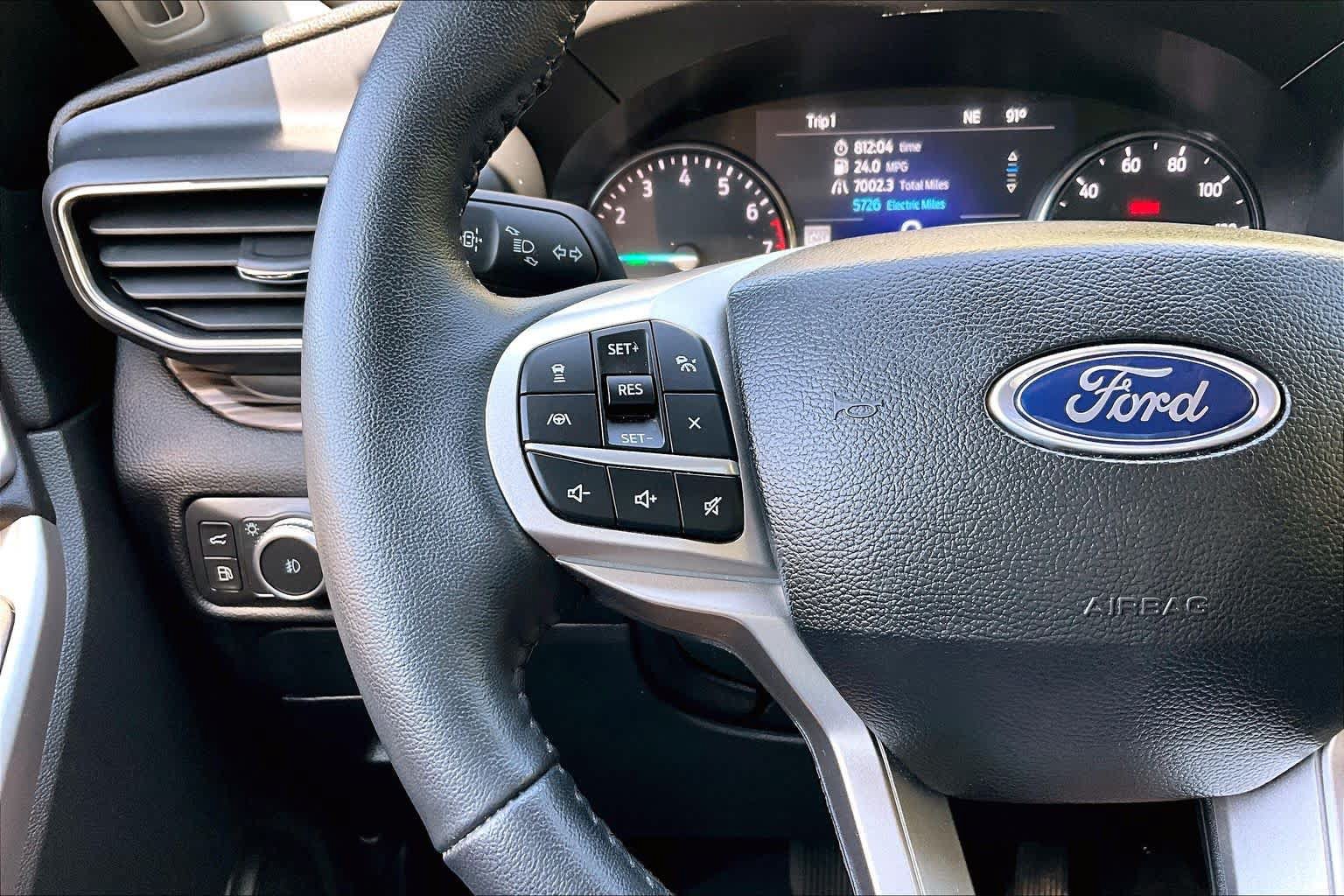 Certified 2023 Ford Explorer Limited w/ Hybrid Equipment Group 310A AWD/4WD image 24