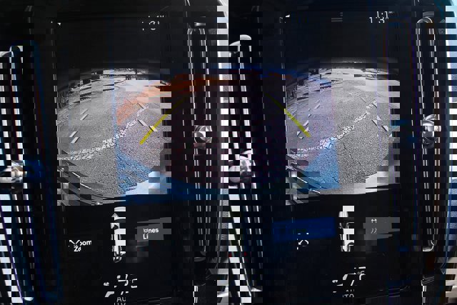 Used 2020 Volvo XC40 T4 Momentum image 29