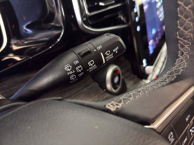 Used 2023 Jeep Wagoneer L Series III w/ Premium Group I AWD/4WD image 19