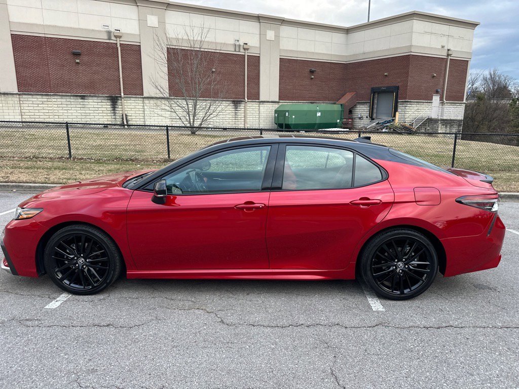 Used 2021 Toyota Camry XSE image 3