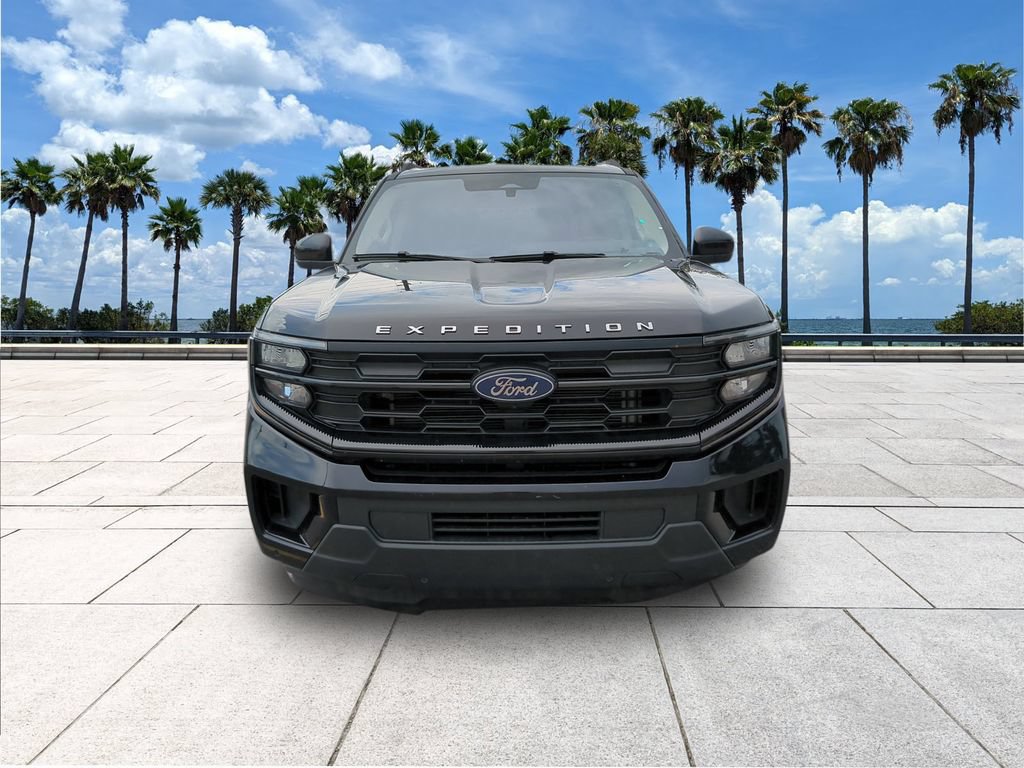 Certified 2025 Ford Expedition Active AWD/4WD image 2