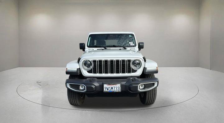 Used 2026 Jeep Wrangler Unlimited Sahara AWD/4WD image 2