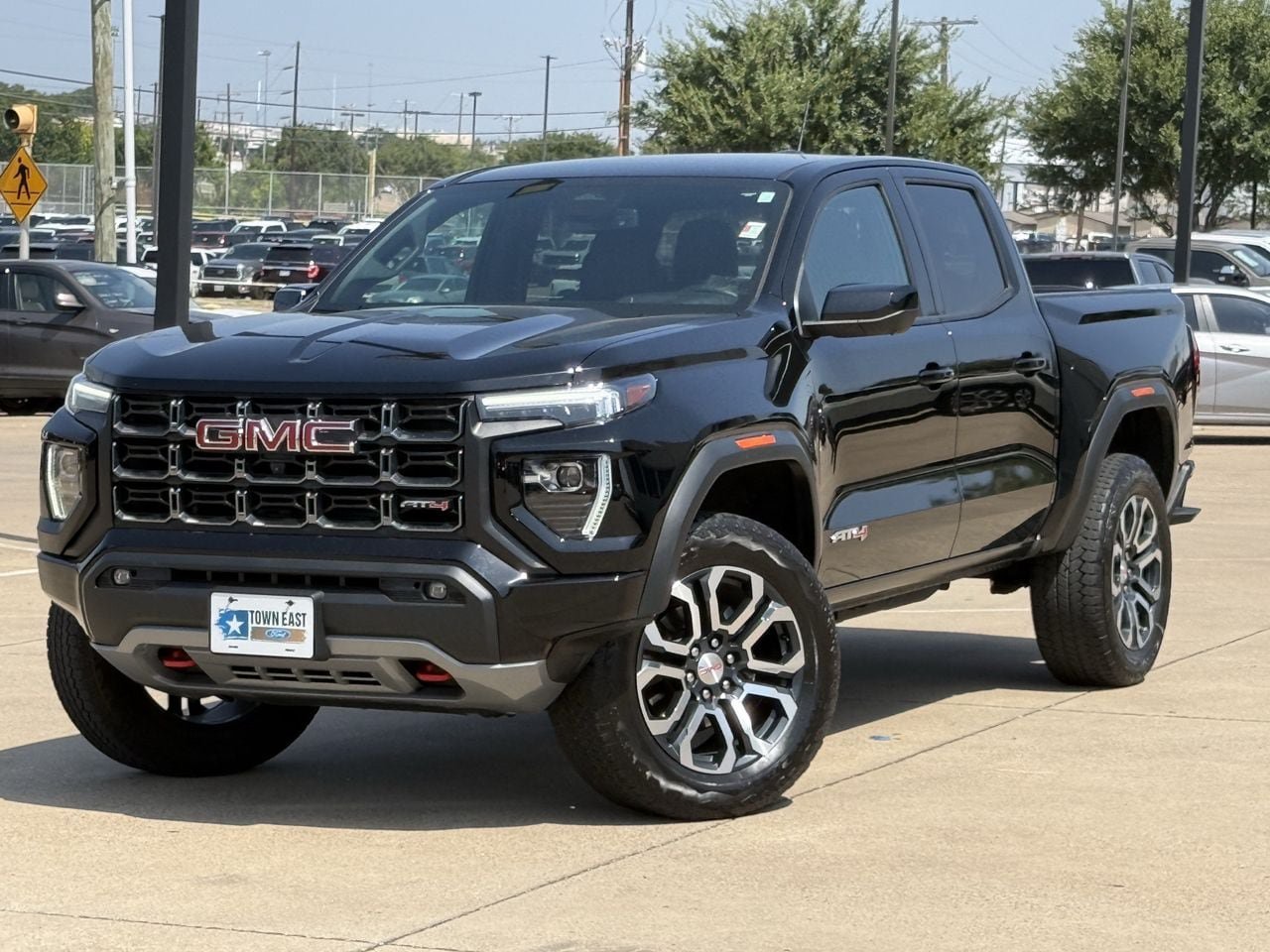 Used 2023 GMC Canyon AT4 w/ AT4 Premium Package AWD/4WD image 2