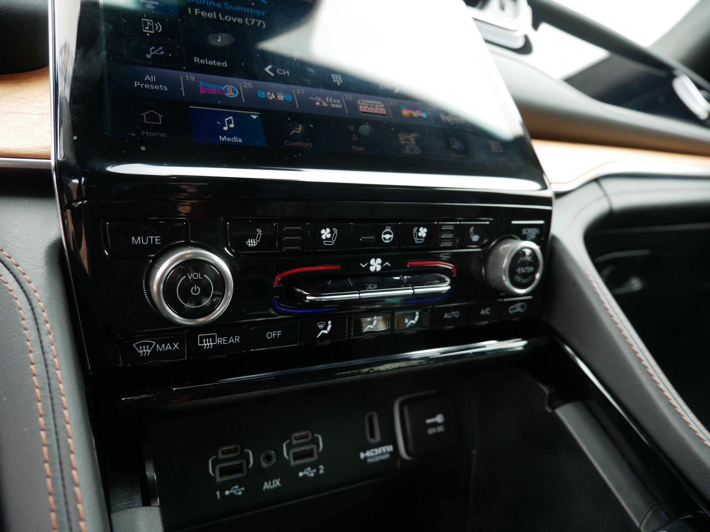 Used 2023 Jeep Grand Cherokee L Summit image 25