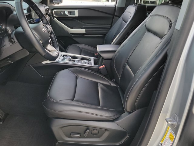 Certified 2022 Ford Explorer XLT w/ Equipment Group 202A image 7