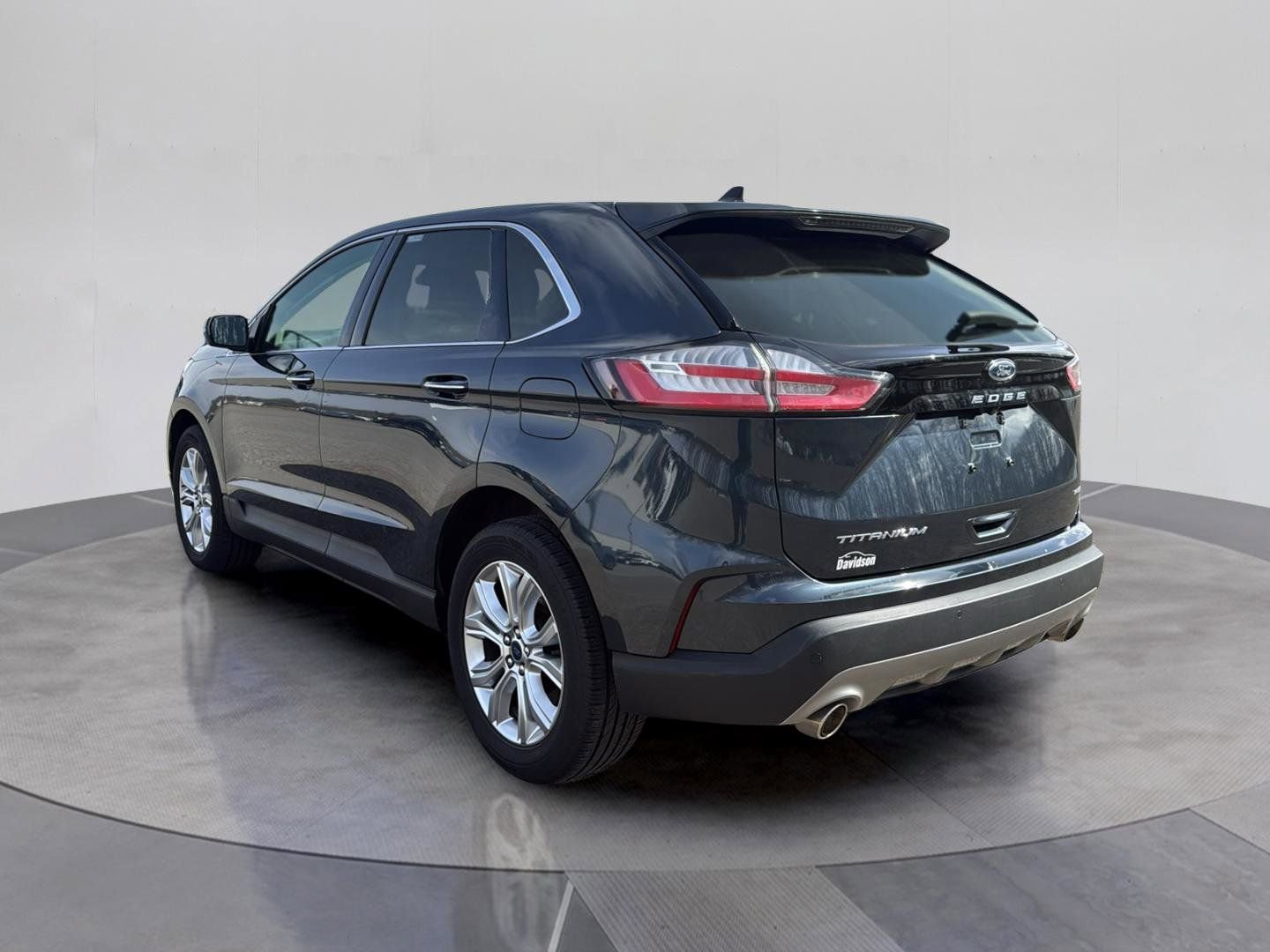 Certified 2022 Ford Edge Titanium AWD/4WD image 3